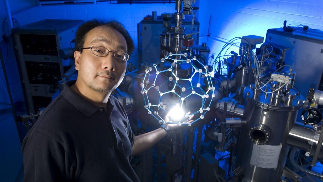 云南大学特聘教授吕正红博士当选加拿大工程院院士