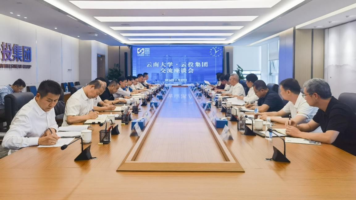 校领导深入开展“访企拓岗”.